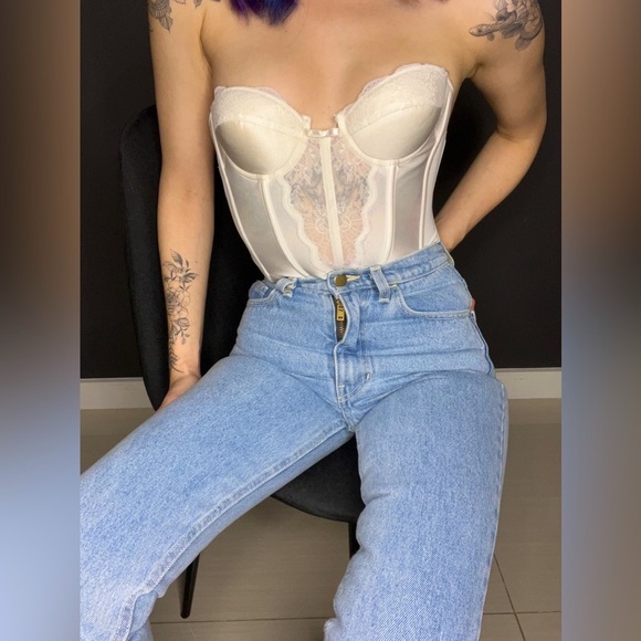 Vintage American Apparel High Waisted Light Wash Denim Mom Jeans - Picture 6 of 8